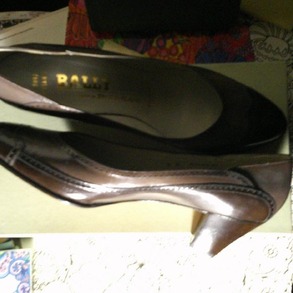 Super cute! vIVIAN 1 BY Bally - Picture 3 of 4